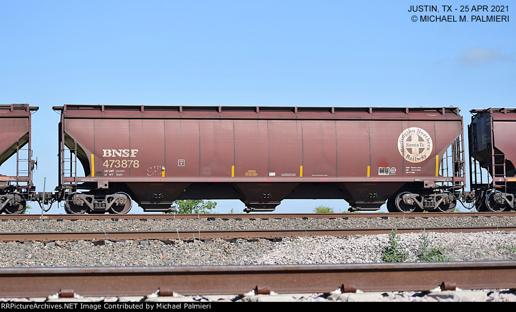 BNSF covered hopper 473878